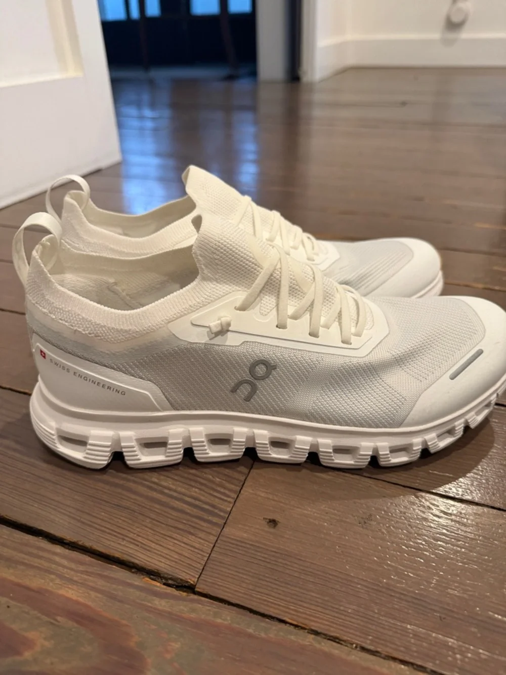 On Running Cloud Versa Sneakers in White - Picture 3 of 6